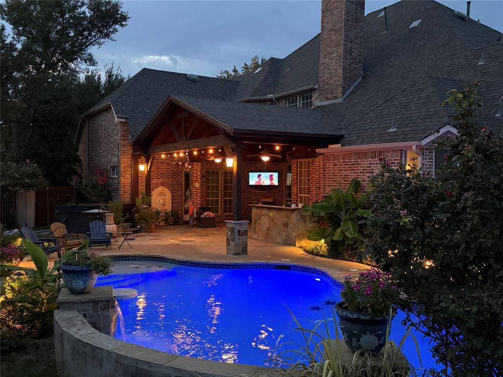 900 Bandera Court, Allen, TX 75013 35,000 gallon diving pool