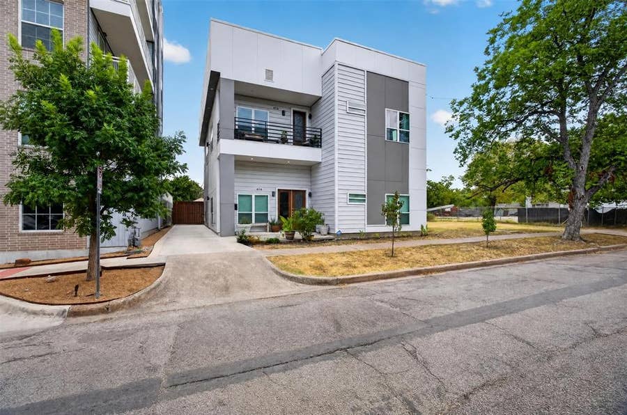 Property photo for 416 W 10th Street, Dallas, TX
