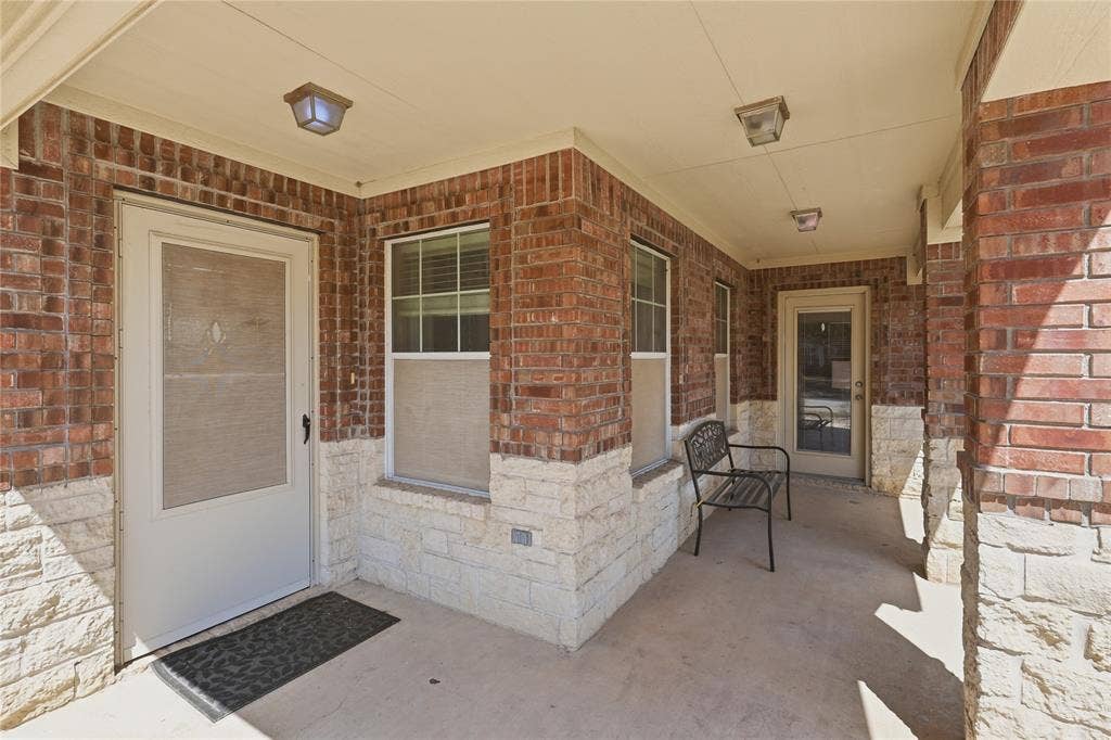 1104 Deedee Creek Drive, Euless, TX 76040 1104 Deedee Creek Drive, Euless, TX 76040