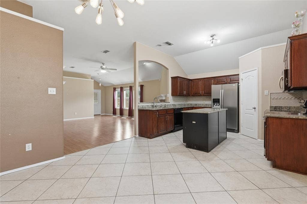 1104 Deedee Creek Drive, Euless, TX 76040 1104 Deedee Creek Drive, Euless, TX 76040