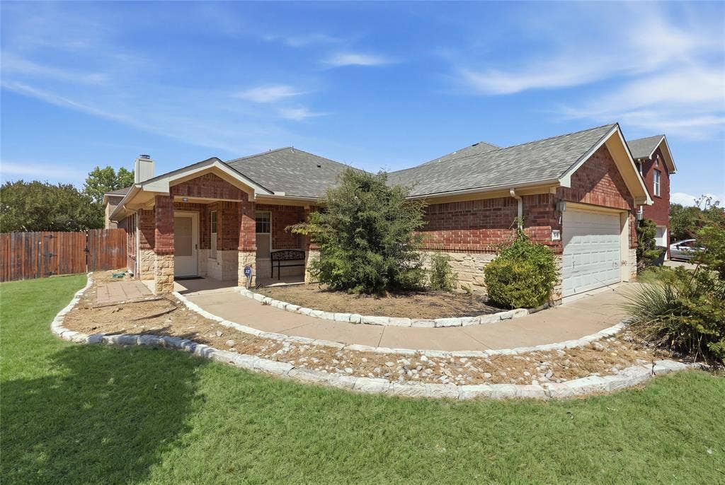 1104 Deedee Creek Drive, Euless, TX 76040 1104 Deedee Creek Drive, Euless, TX 76040