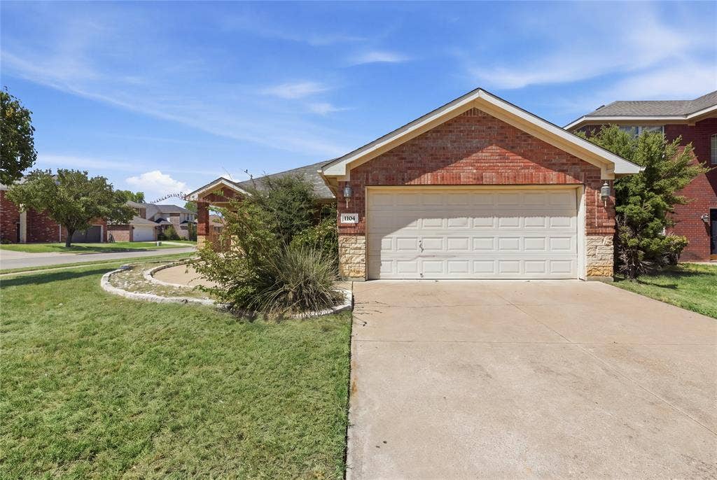1104 Deedee Creek Drive, Euless, TX 76040 1104 Deedee Creek Drive, Euless, TX 76040