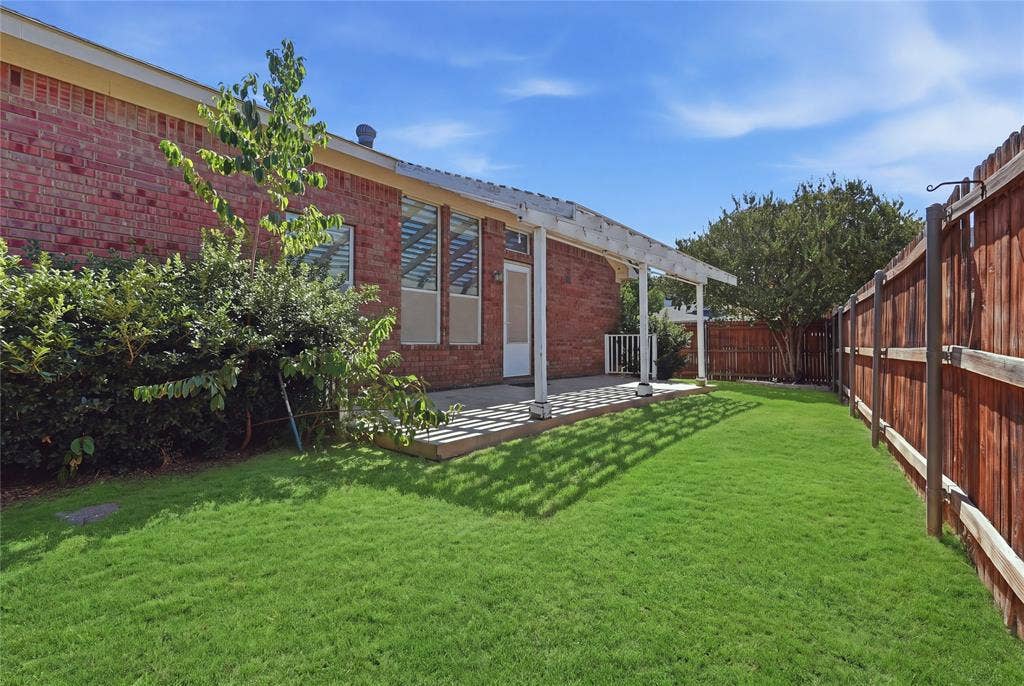 1104 Deedee Creek Drive, Euless, TX 76040 1104 Deedee Creek Drive, Euless, TX 76040