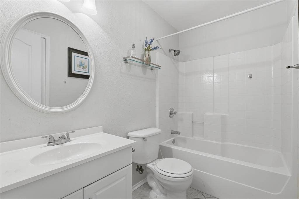 1104 Deedee Creek Drive, Euless, TX 76040 1104 Deedee Creek Drive, Euless, TX 76040