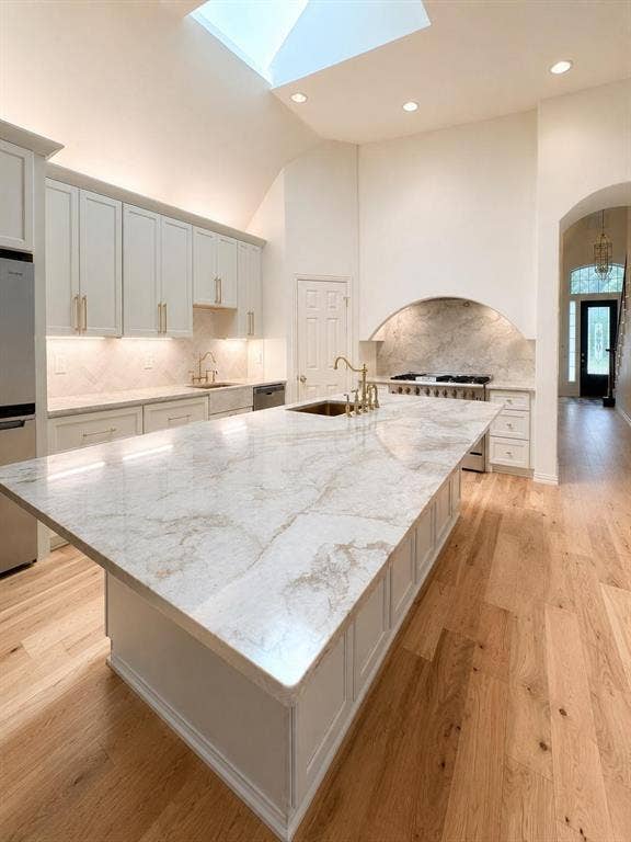 Property photo for 18283 Meandering Way, Dallas, TX
