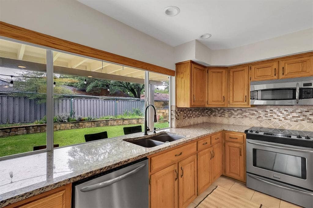 15735 Covewood Circle, Dallas, TX 75248 15735 Covewood Circle, Dallas, TX 75248