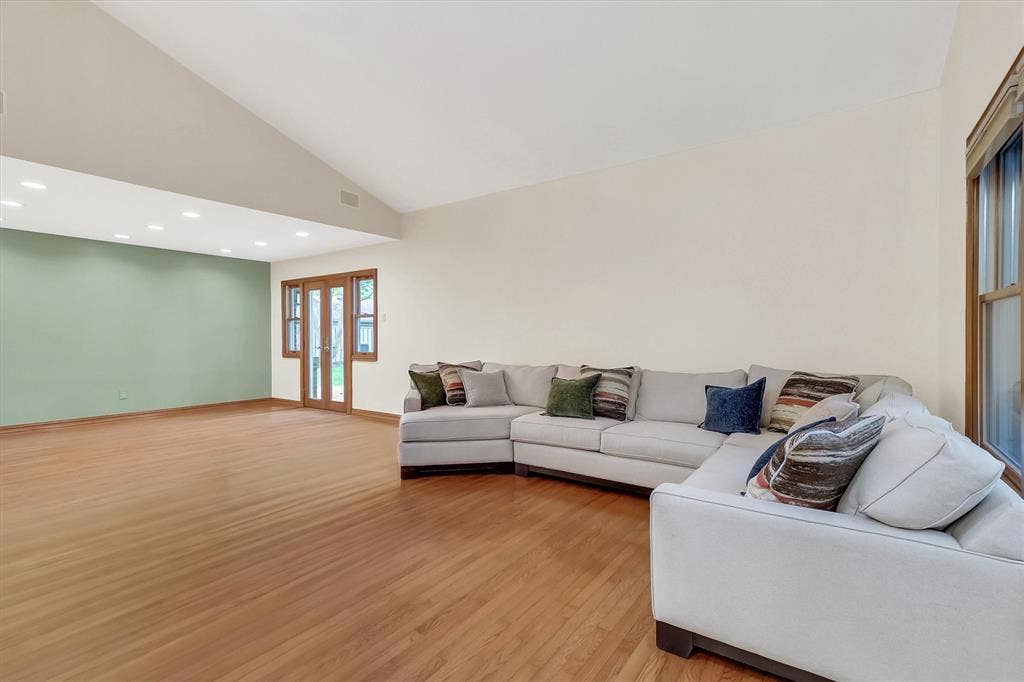 15735 Covewood Circle, Dallas, TX 75248 15735 Covewood Circle, Dallas, TX 75248