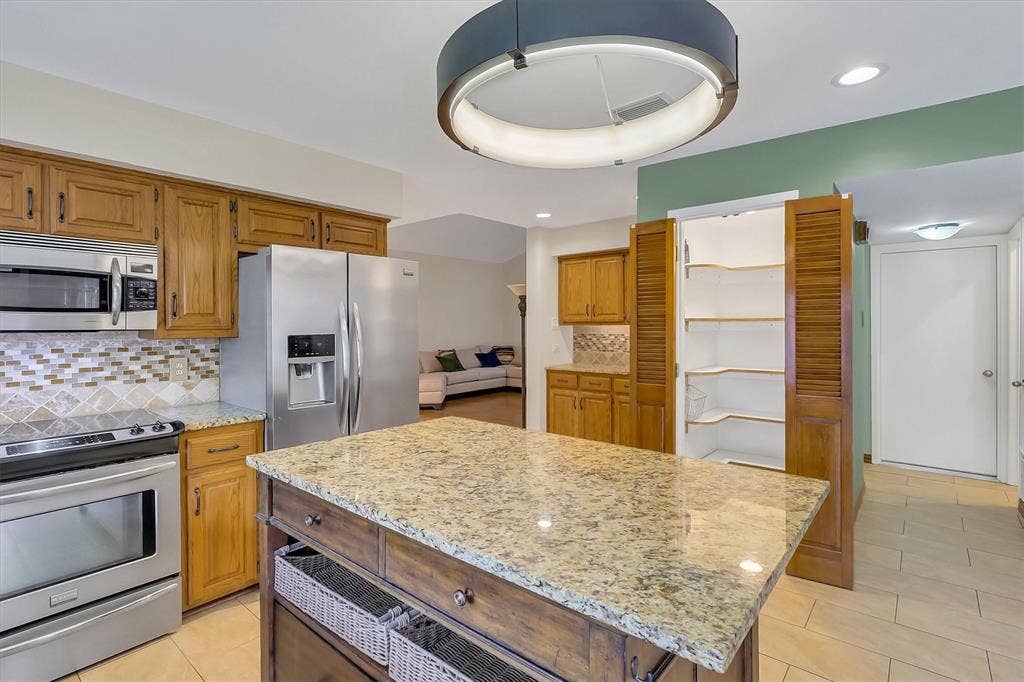 15735 Covewood Circle, Dallas, TX 75248 15735 Covewood Circle, Dallas, TX 75248