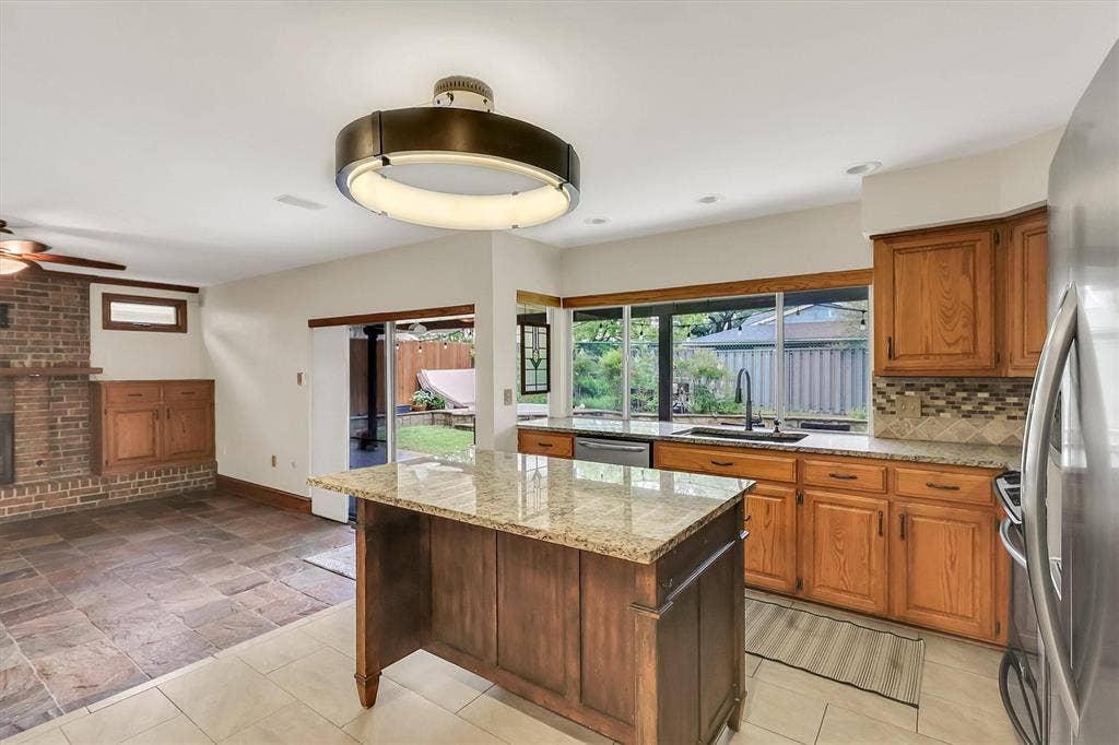 15735 Covewood Circle, Dallas, TX 75248 15735 Covewood Circle, Dallas, TX 75248