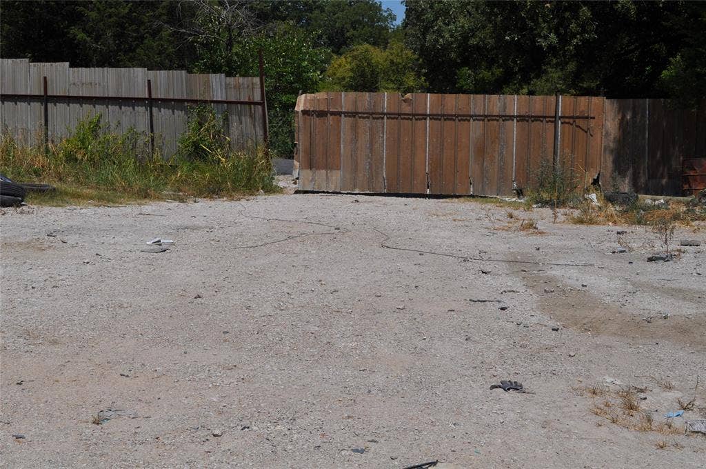 8632 San Marino Avenue, Dallas, TX 75217 8632 San Marino Avenue, Dallas, TX 75217