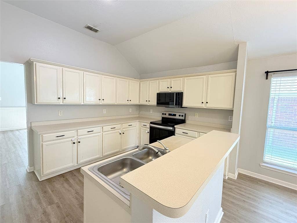 9120 Newport Lane, McKinney, TX 75071 9120 Newport Lane, McKinney, TX 75071