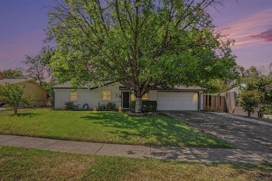 Property photo for 618 Thrush Avenue, Duncanville, TX