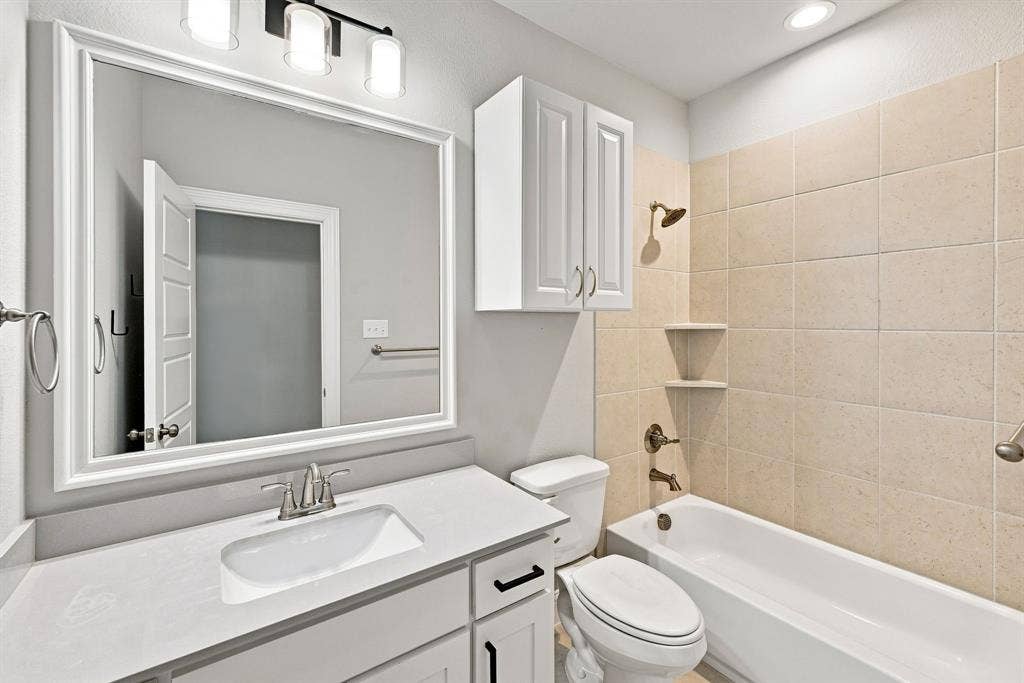 Upstairs guest bathroom