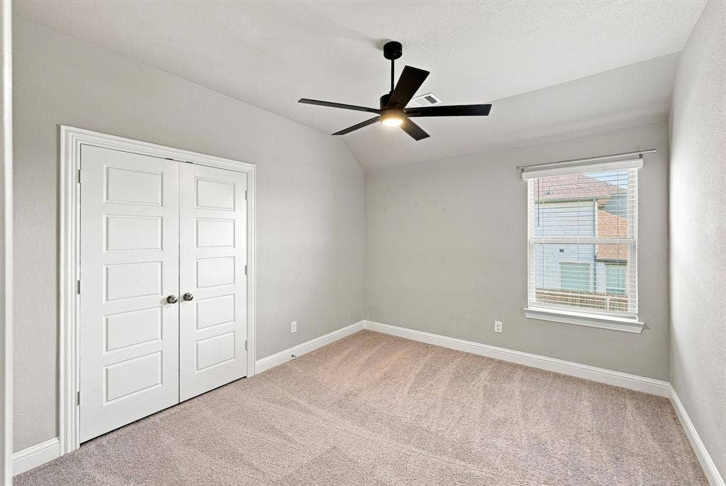Upstairs guest bedroom 1
