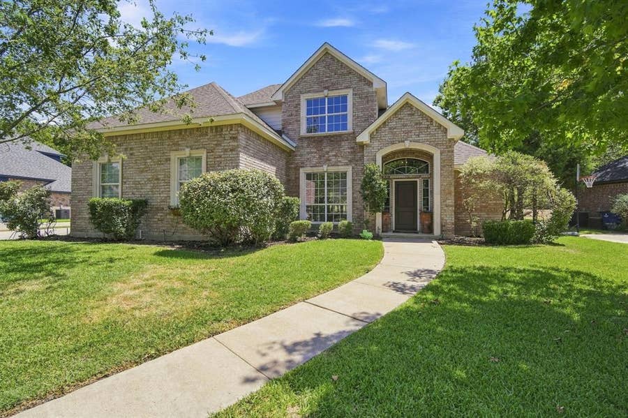 Property photo for 1207 Oak Creek Drive, Ennis, TX