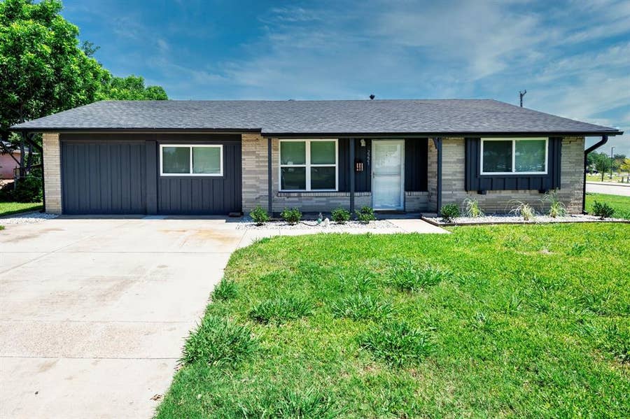 Property photo for 2221 Marilyn Lane, Arlington, TX