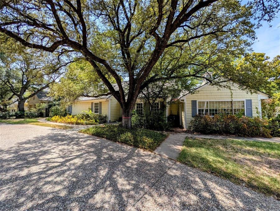 Property photo for 215 N Rivercrest Drive, Fort Worth, TX
