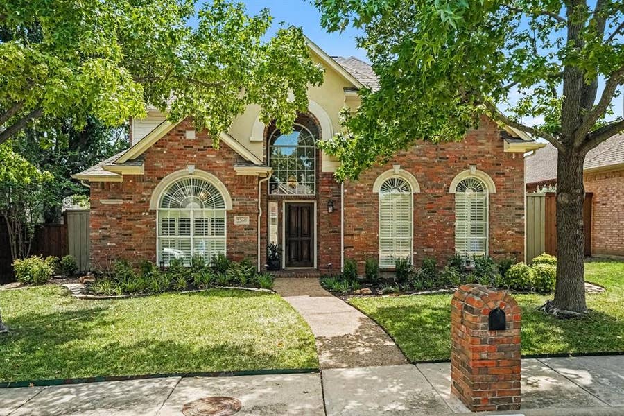 Property photo for 5360 Gatesworth Lane, Dallas, TX