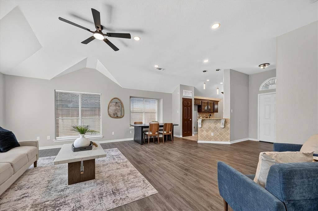 6908 Amethyst Lane, Plano, TX 75023 6908 Amethyst Lane, Plano, TX 75023