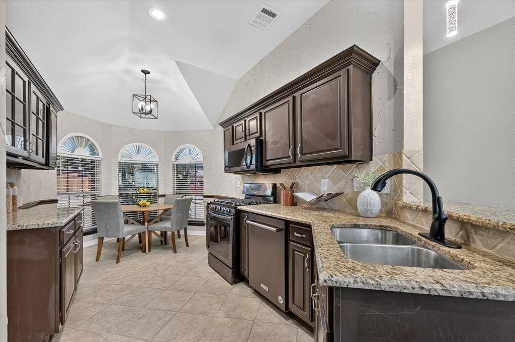 6908 Amethyst Lane, Plano, TX 75023 6908 Amethyst Lane, Plano, TX 75023
