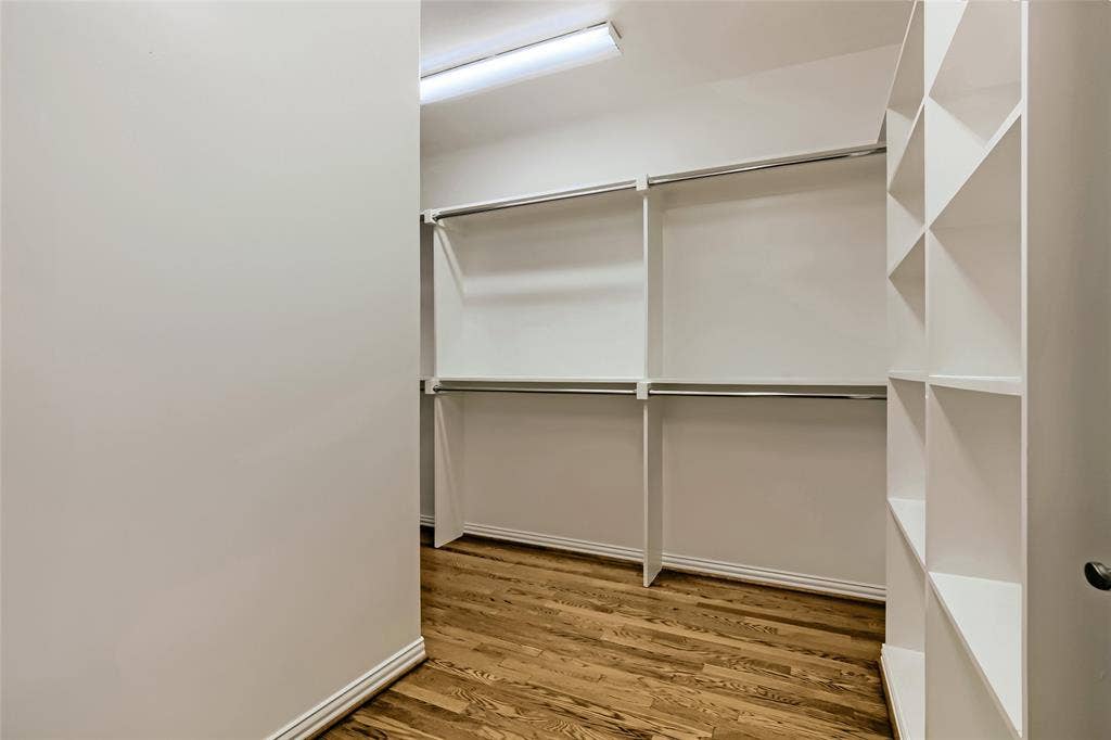 6335 Vanderbilt Avenue, Dallas, TX 75214 Walk in closet