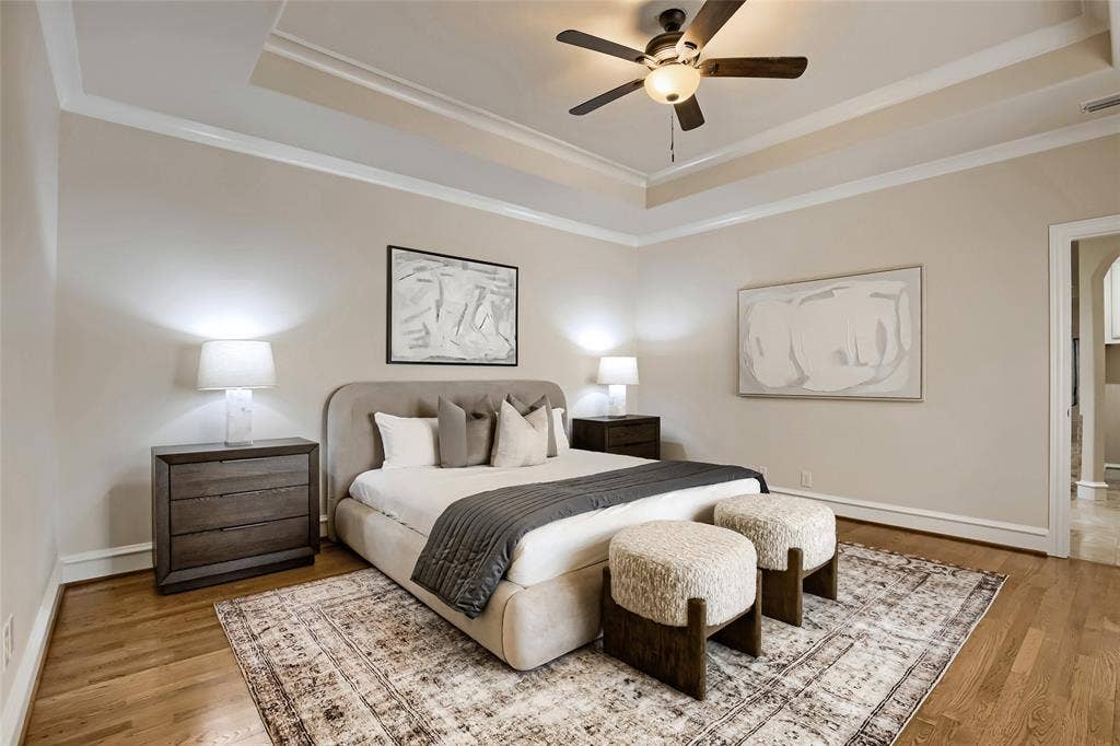 6335 Vanderbilt Avenue, Dallas, TX 75214 Coffered ceiling and recessed lighting.