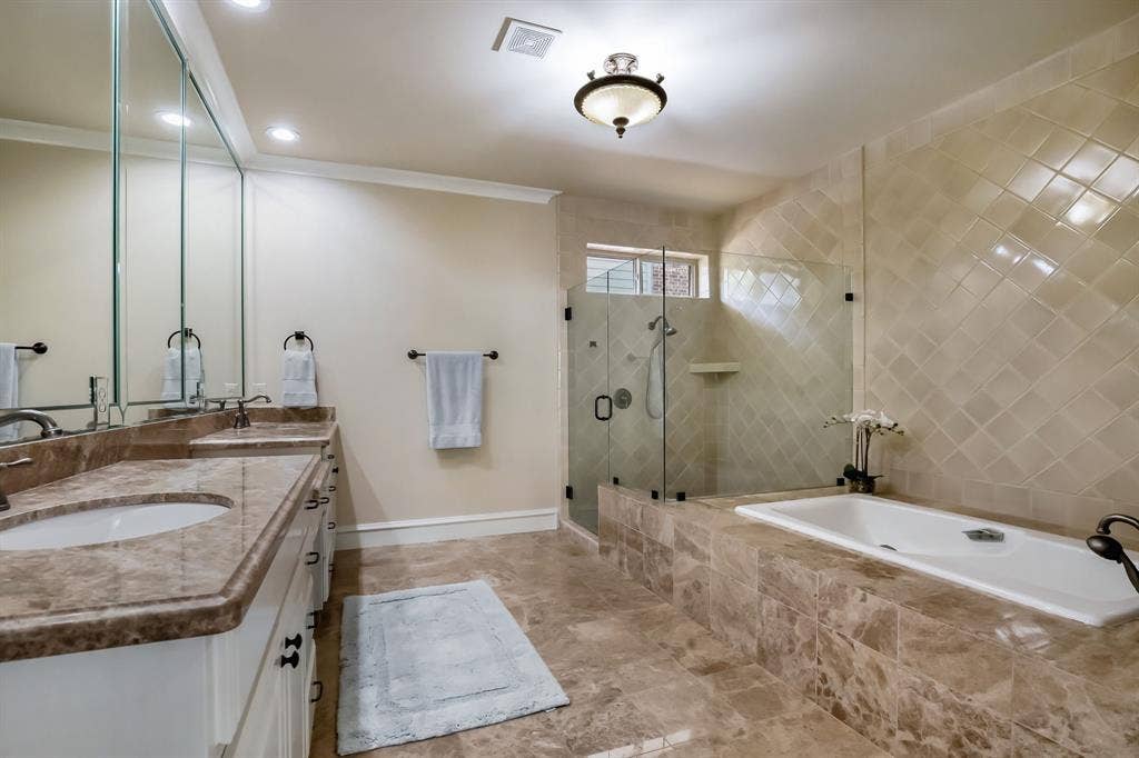 6335 Vanderbilt Avenue, Dallas, TX 75214 Oversized garden tub and glass shower.