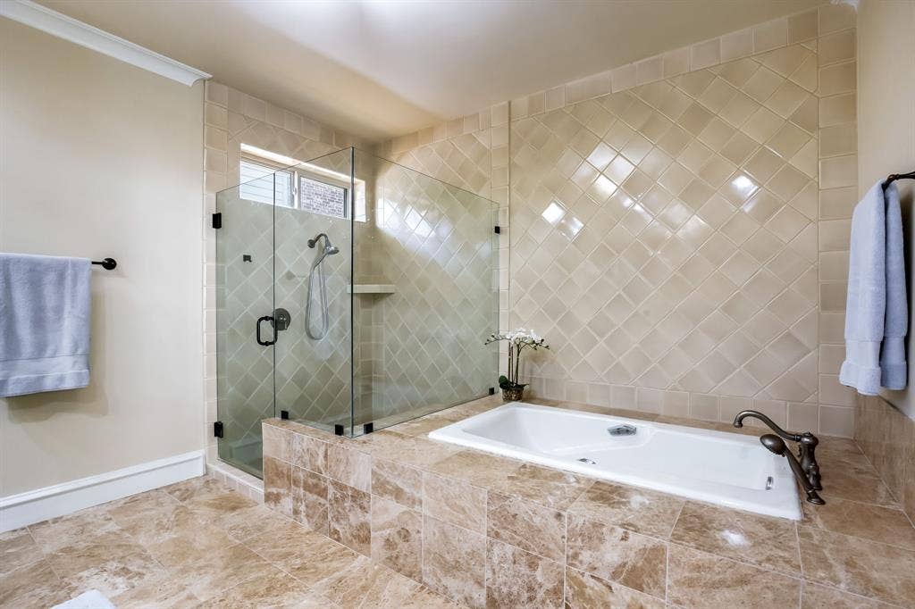 6335 Vanderbilt Avenue, Dallas, TX 75214 Oversized garden tub and huge walk in shower.