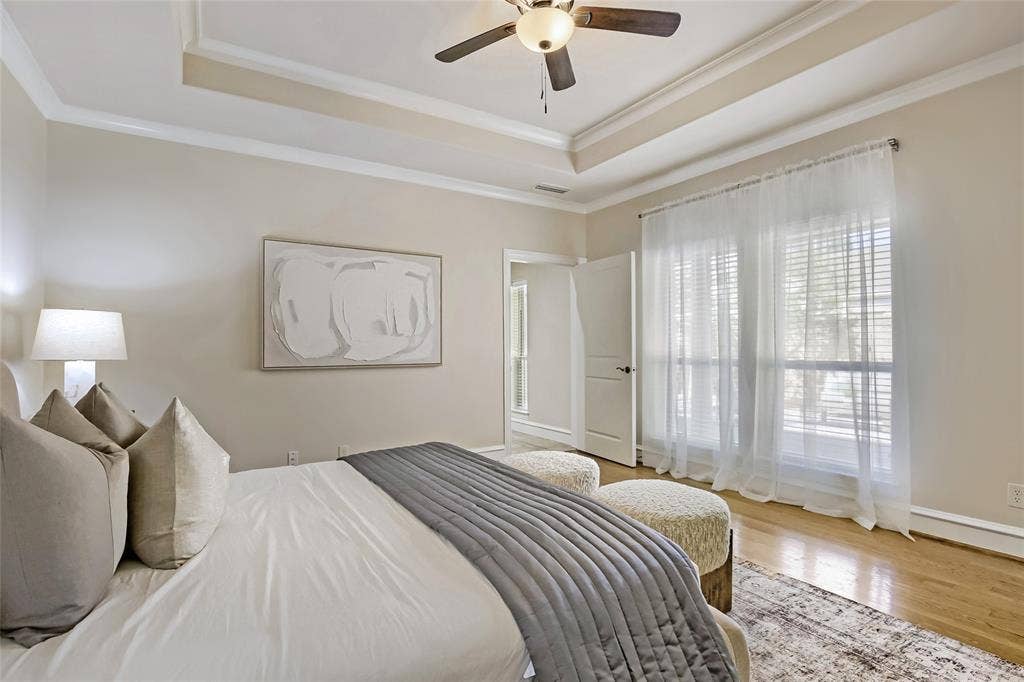 6335 Vanderbilt Avenue, Dallas, TX 75214 Light and bright first floor primary bedroom.