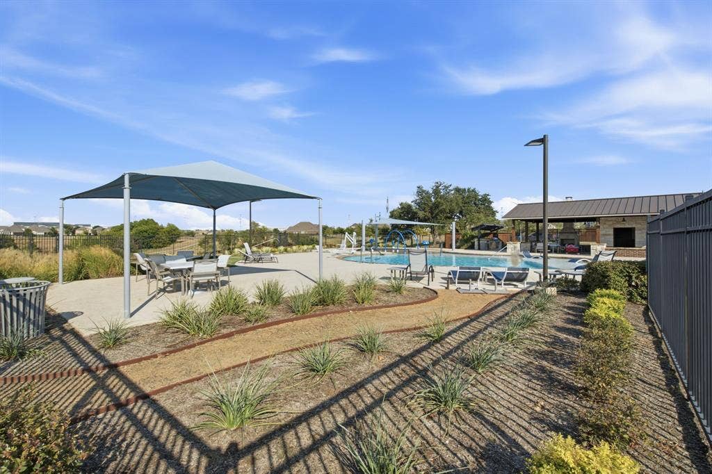 Seventeen Lakes Community Pool