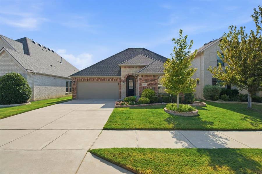Property photo for 15021 Ravens Way, Fort Worth, TX