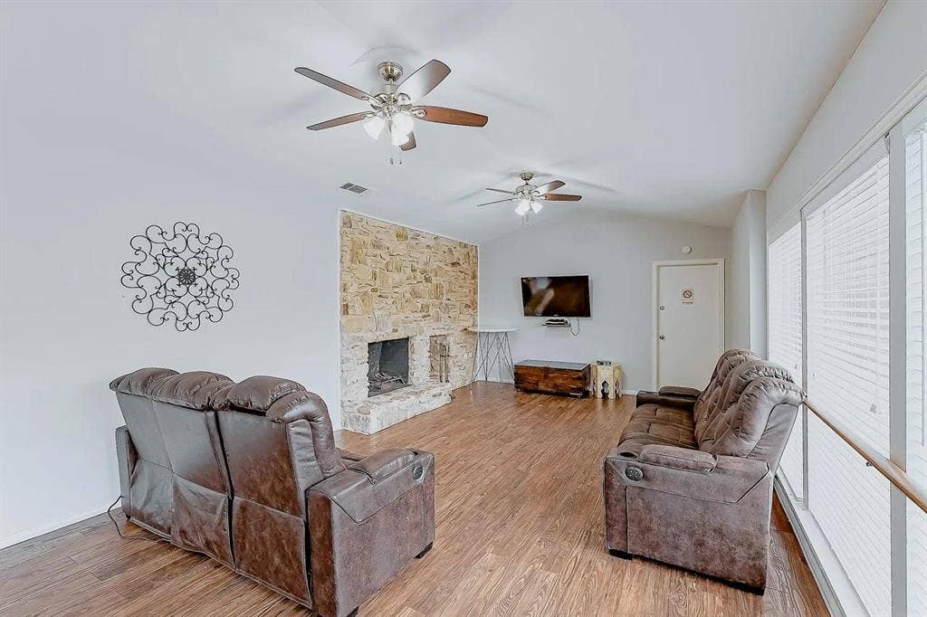 8100 N Mopac Expressway, #03-111, Austin, TX 78759 Half OFF on your rent for the next 4 months* PLUS $99 app & admin fee! * On select homes