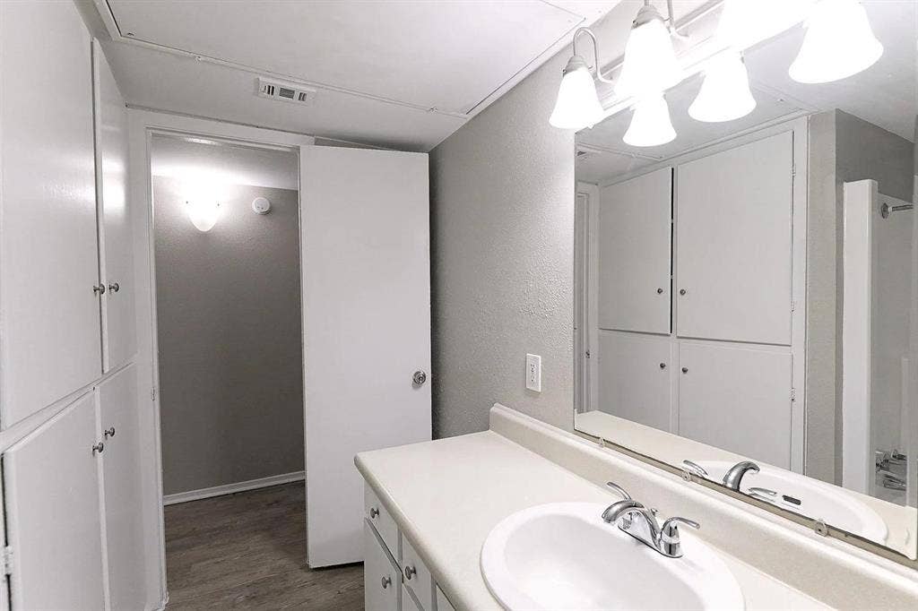 8100 N Mopac Expressway, #03-111, Austin, TX 78759 Half OFF on your rent for the next 4 months* PLUS $99 app & admin fee! * On select homes