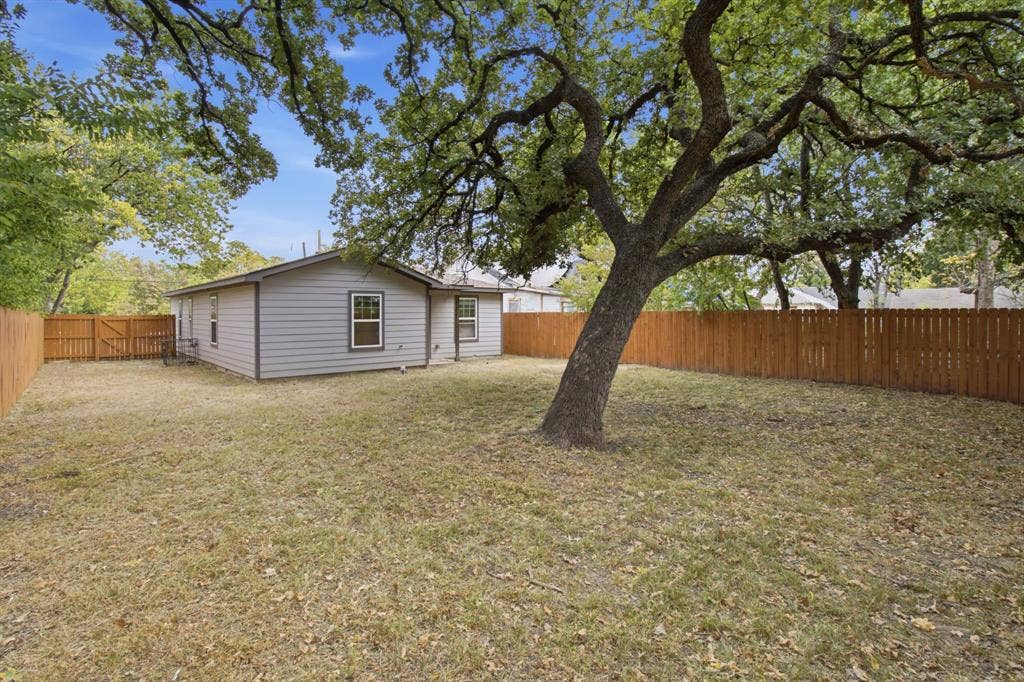 3923 Metropolitan Avenue, Dallas, TX 75210 3923 Metropolitan Avenue, Dallas, TX 75210