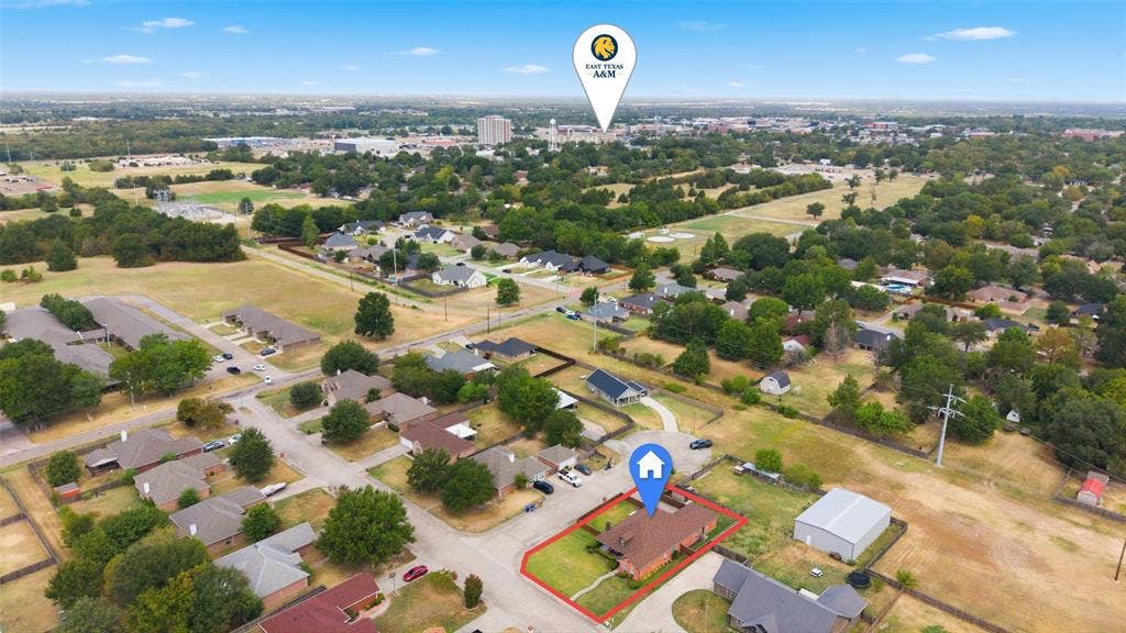 1308 Madeline Street, Commerce, TX 75428 Minutes from the University