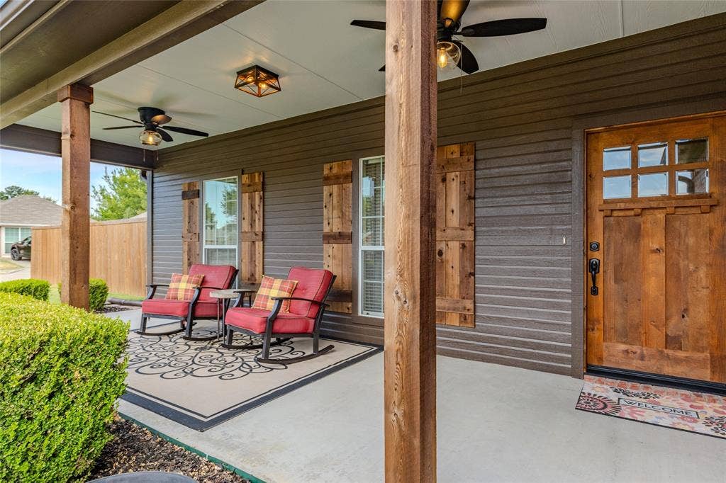 1308 Madeline Street, Commerce, TX 75428 Front Porch