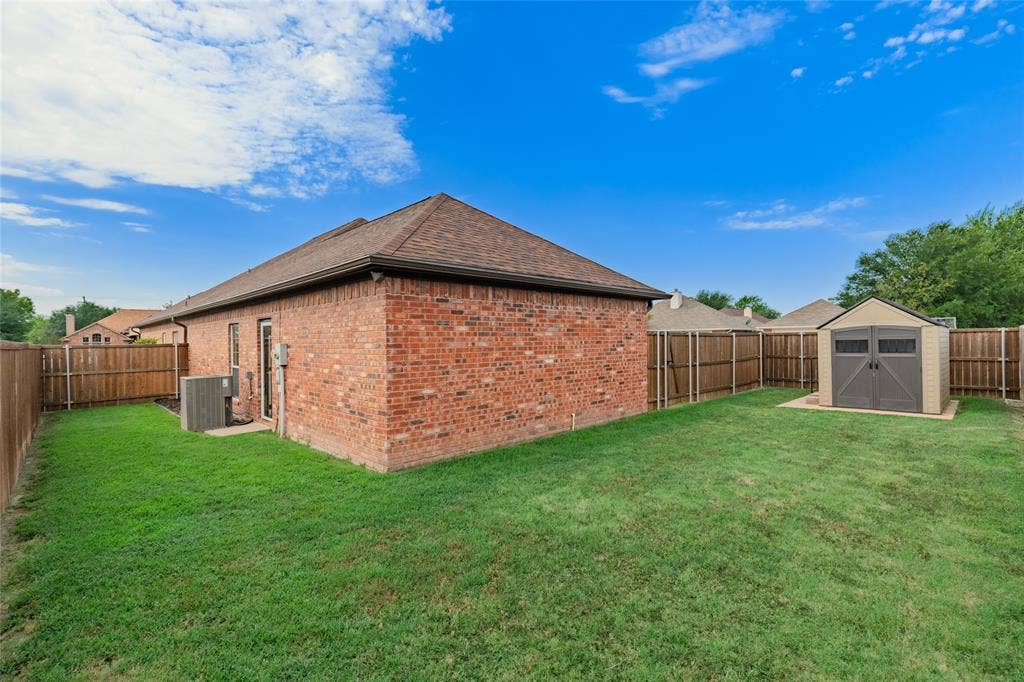 1308 Madeline Street, Commerce, TX 75428 The other yard