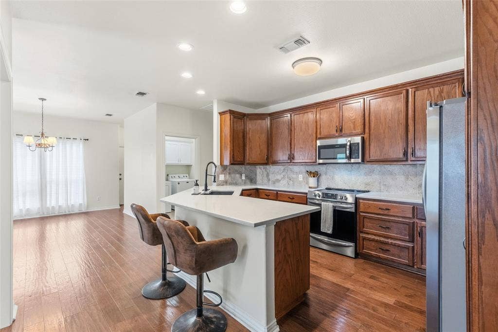 1308 Madeline Street, Commerce, TX 75428 2023 Appliances and Quartz Counterops