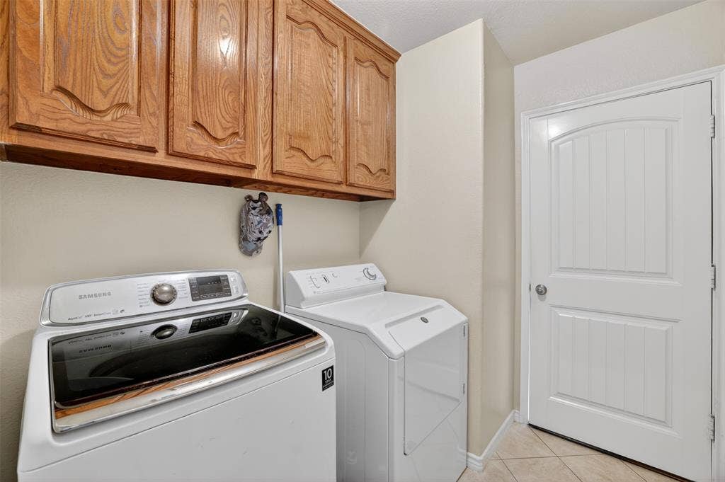 3002 Silver Springs Way, Rowlett, TX 75089 Separate Utility Room, Built-In Cabinets.