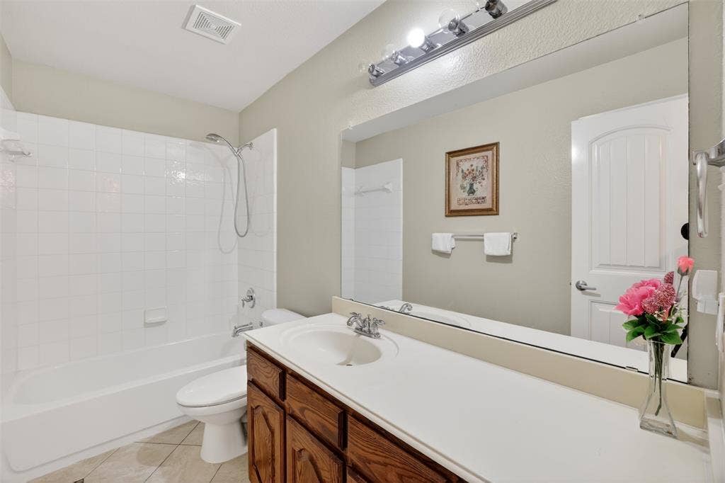 3002 Silver Springs Way, Rowlett, TX 75089 Third Bathroom, Shower And Tub.