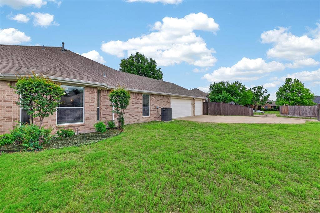 3002 Silver Springs Way, Rowlett, TX 75089 Big Lot, 100% Brick.