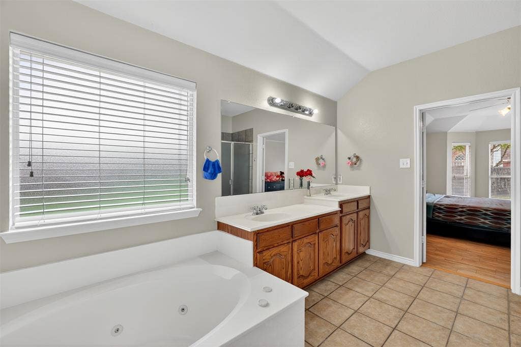 3002 Silver Springs Way, Rowlett, TX 75089 Jet Tub, Built-In Cabinets, Separate Sink.