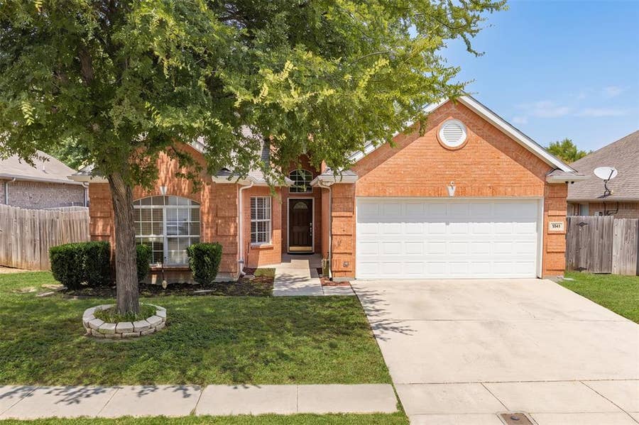 Property photo for 5541 Flynn Court, Fort Worth, TX