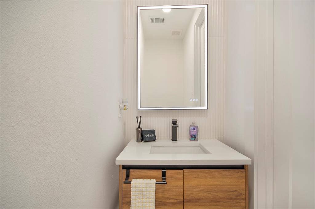 7336 Flyers Way, Dallas, TX 75235 7336 Flyers Way, Dallas, TX 75235