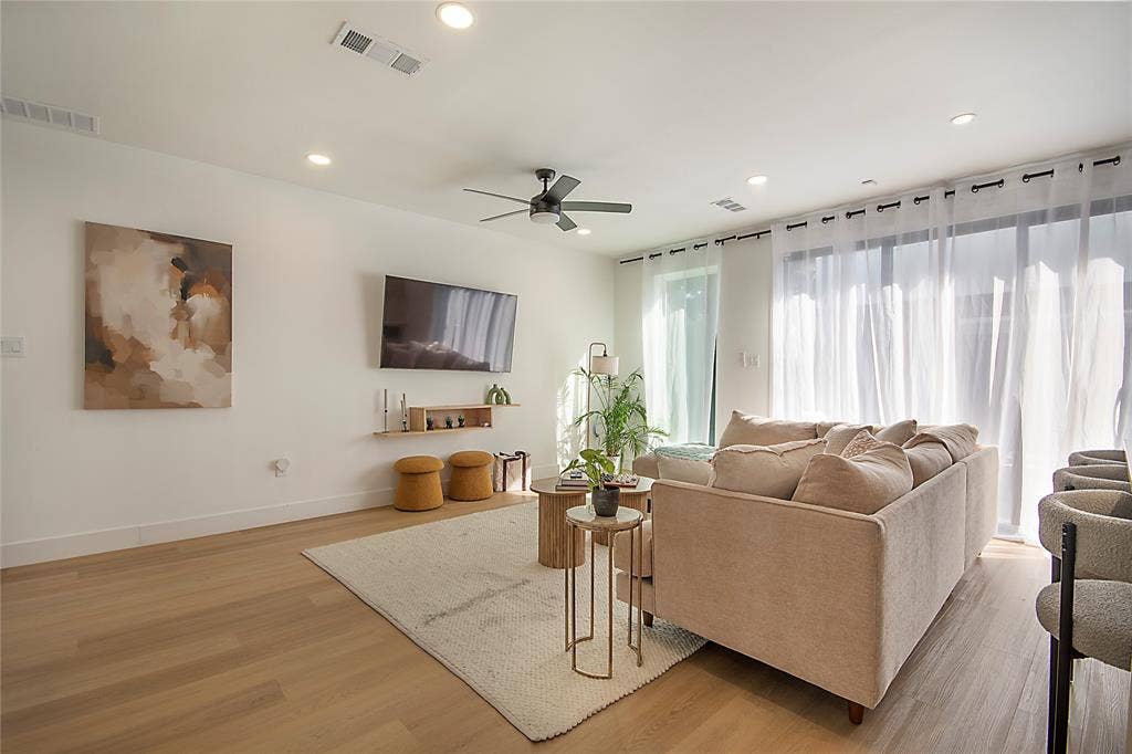 7336 Flyers Way, Dallas, TX 75235 7336 Flyers Way, Dallas, TX 75235