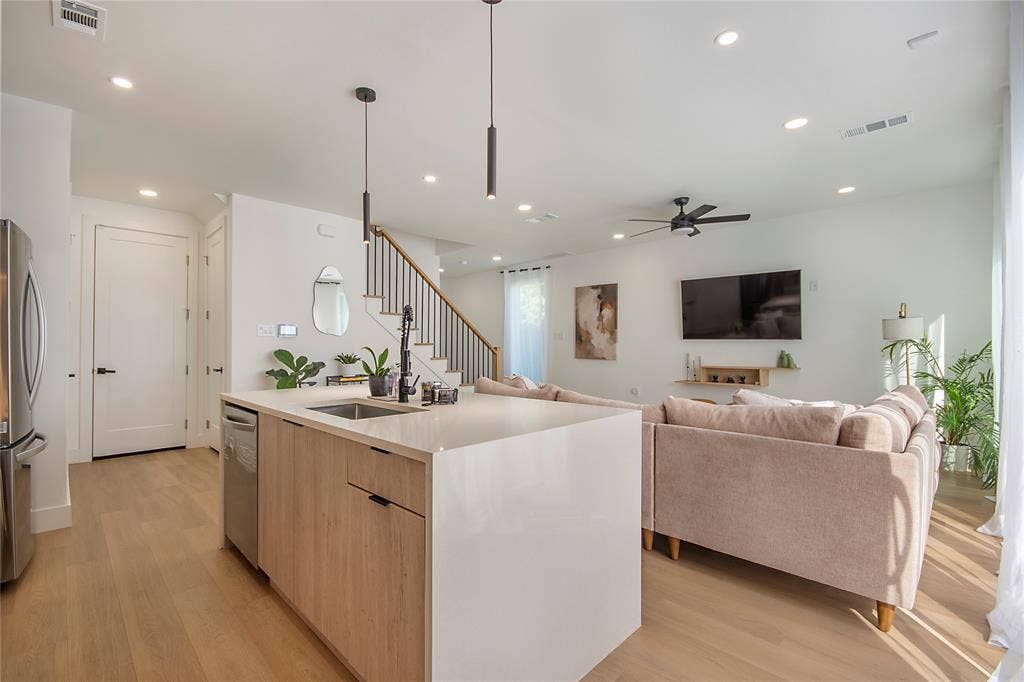 7336 Flyers Way, Dallas, TX 75235 7336 Flyers Way, Dallas, TX 75235