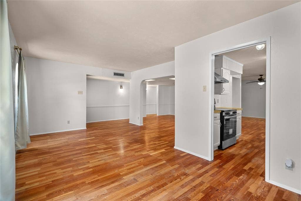 2801 Clover Valley Drive, Garland, TX 75043 2801 Clover Valley Drive, Garland, TX 75043
