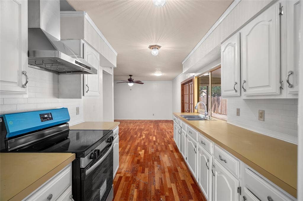 2801 Clover Valley Drive, Garland, TX 75043 2801 Clover Valley Drive, Garland, TX 75043