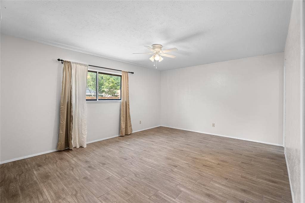 2801 Clover Valley Drive, Garland, TX 75043 2801 Clover Valley Drive, Garland, TX 75043