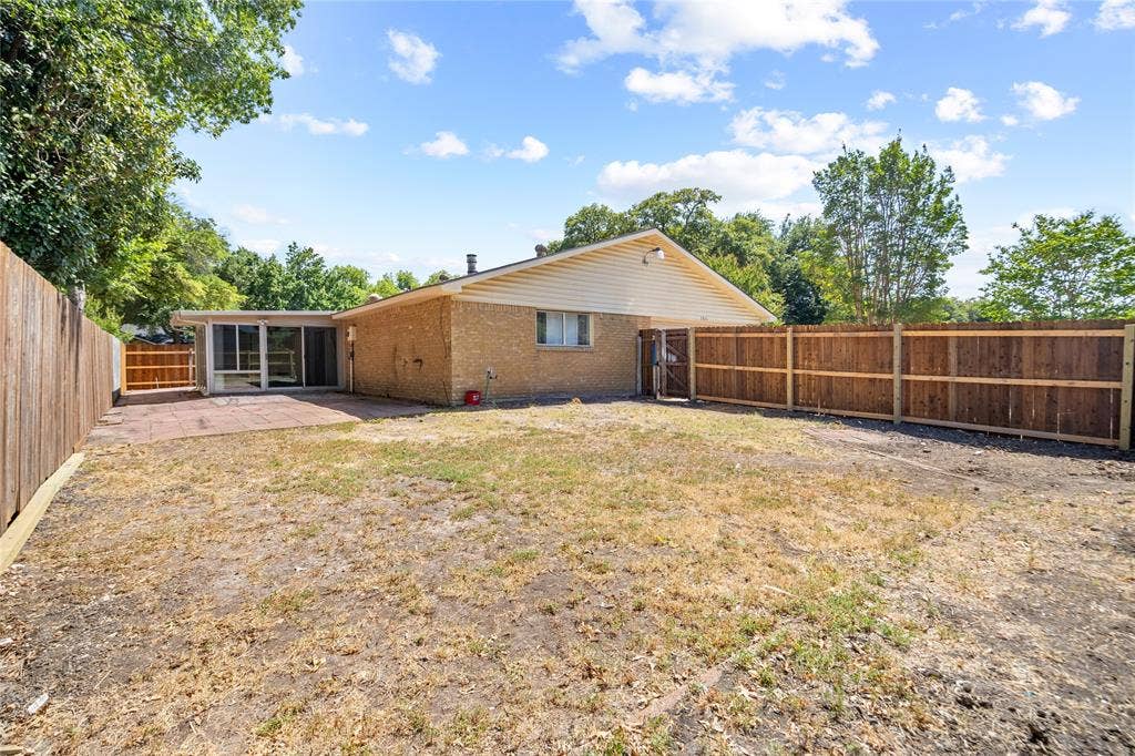 2801 Clover Valley Drive, Garland, TX 75043 2801 Clover Valley Drive, Garland, TX 75043